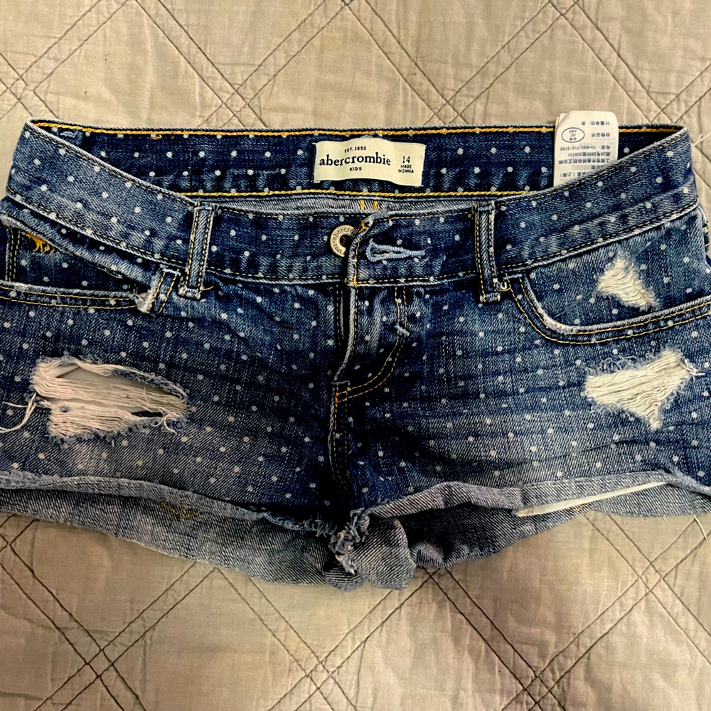 Abercrombie Kids shorts. Size 14. Lt Blue with white dots
